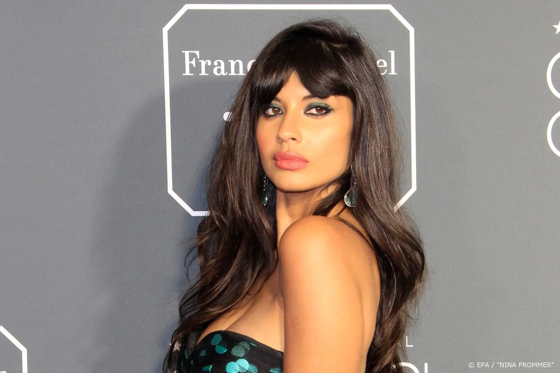 Jameela Jamil haalt uit naar Khloé Kardashian