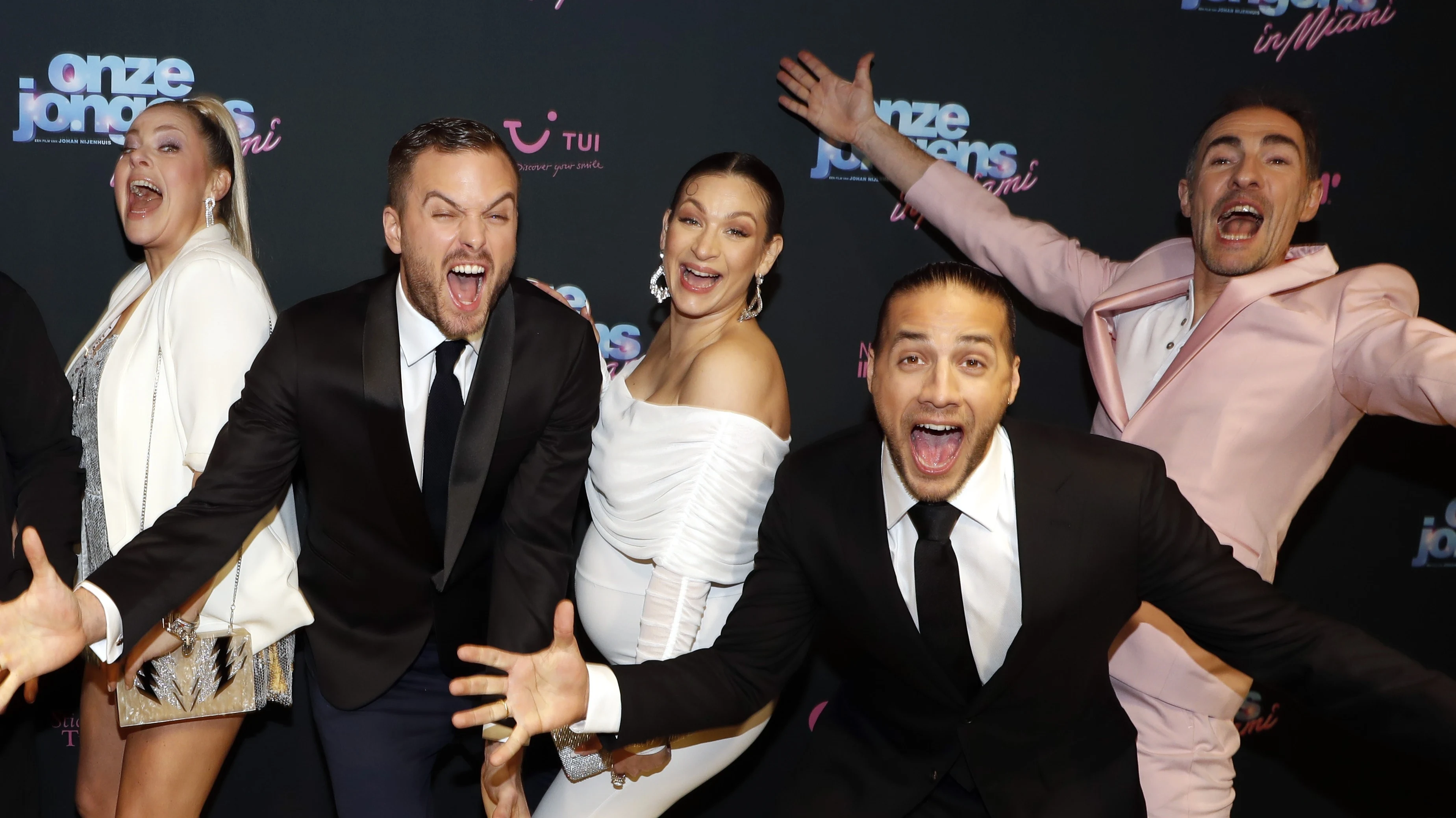 Deze gespierde BN'ers schitteren in nieuwe Onze Jongens