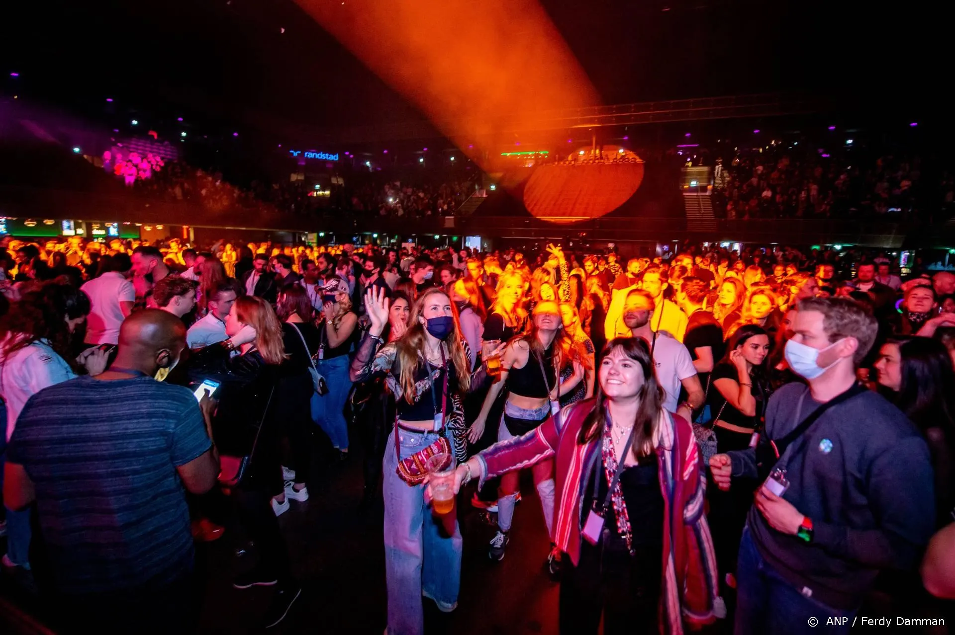 'Uitverkorenen' gaan helemaal los tijdens Fieldlab in Ziggo
