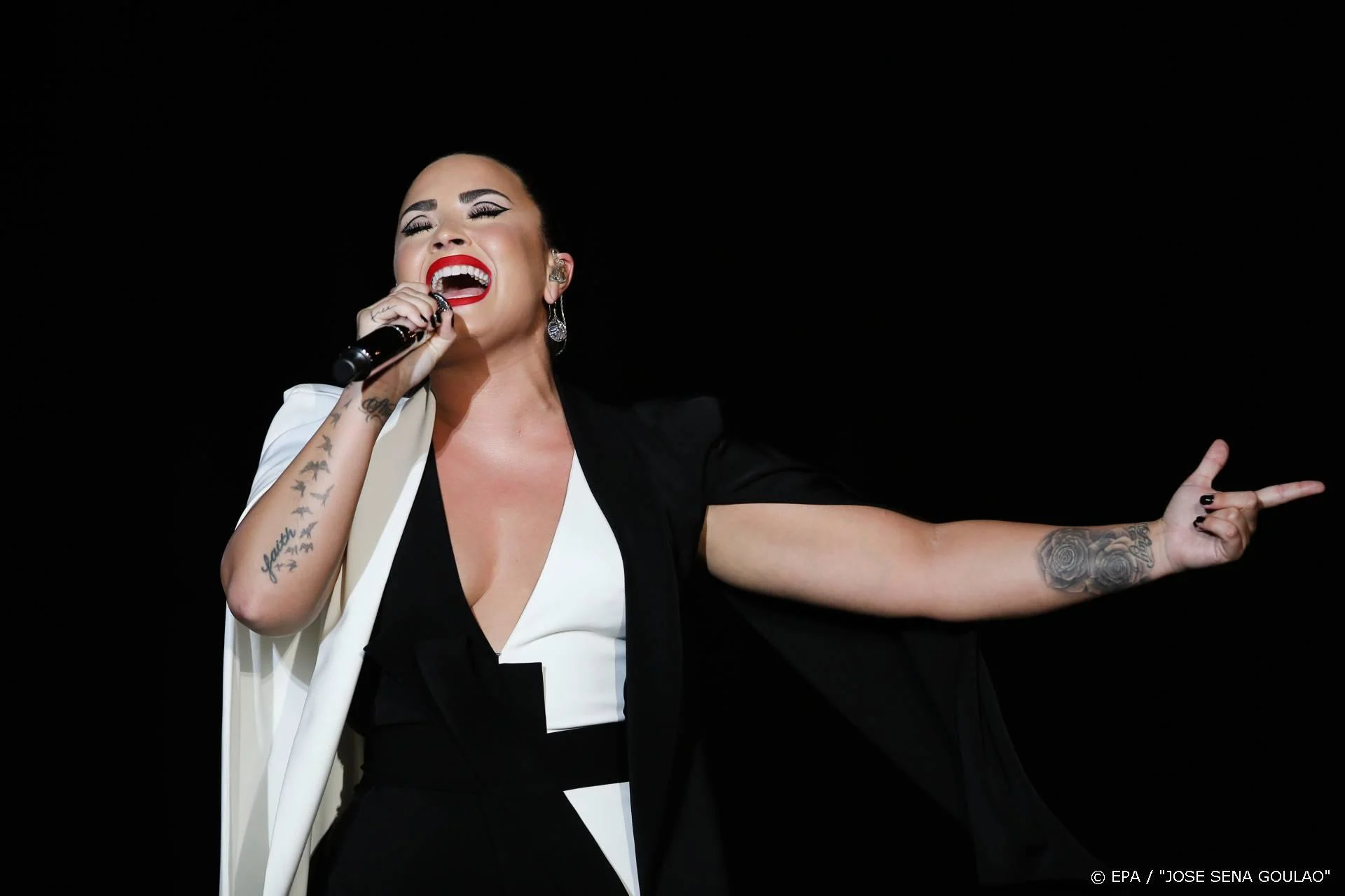 Demi Lovato zing Amerikaanse volkslied bij Superbowl