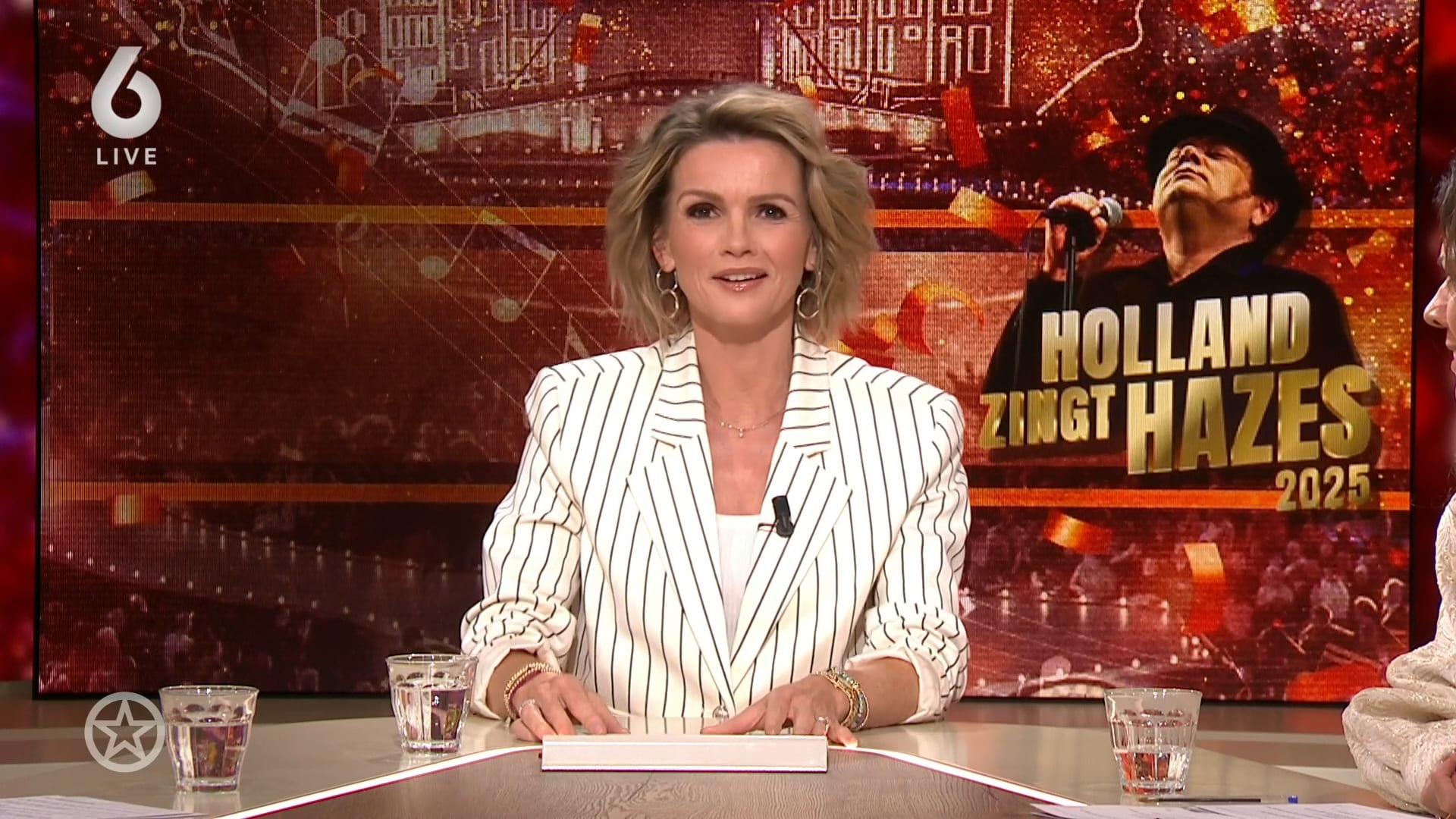 André Hazes jr. aan het crowdsurfen tijdens Holland Zingt Hazes