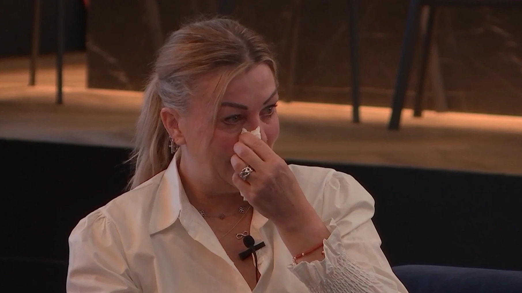 Ongeneeslijk zieke Esther hint op vertrek uit De Bondgenoten