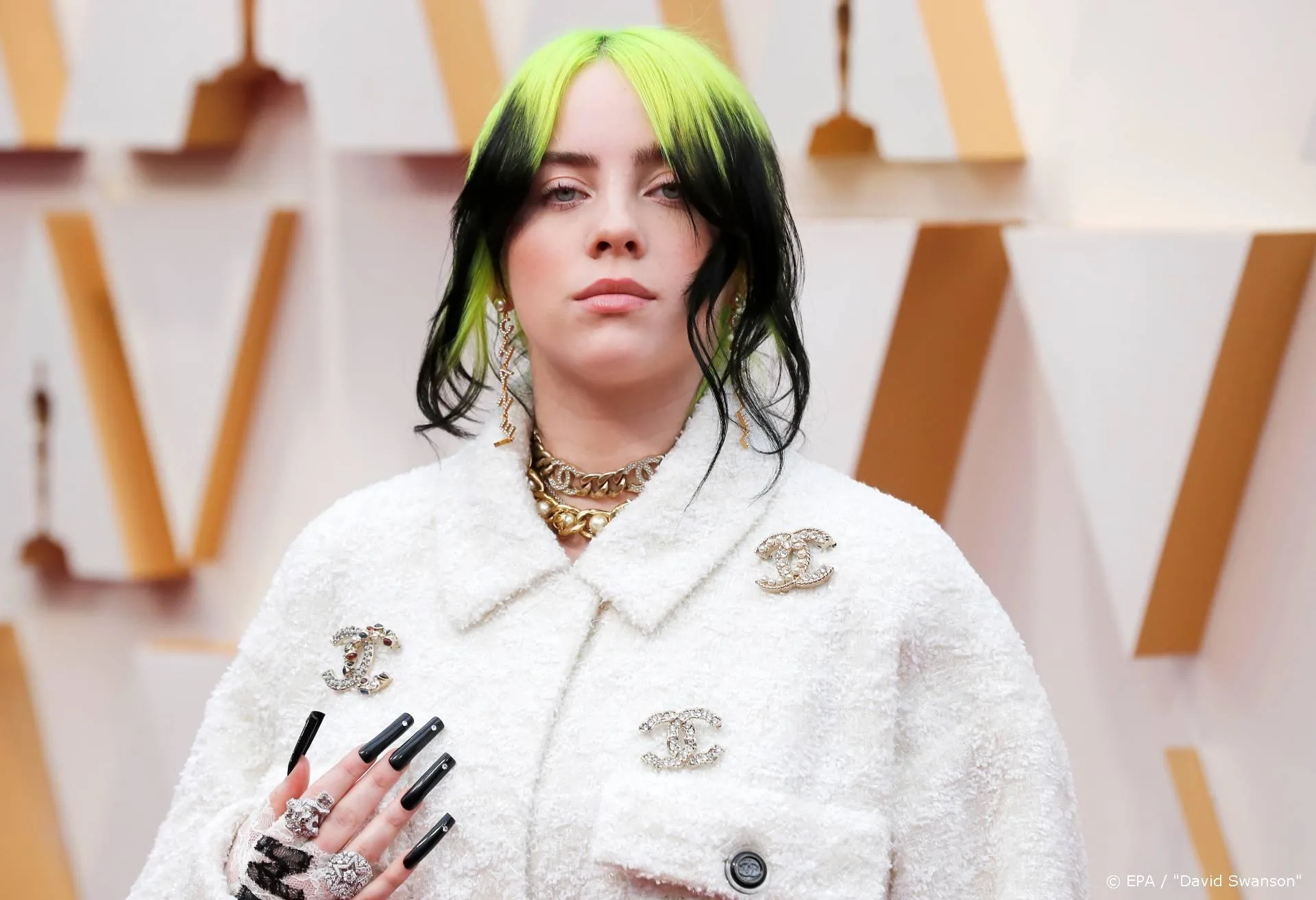 Billie Eilish zet titelsong van nieuwe Bond-film online