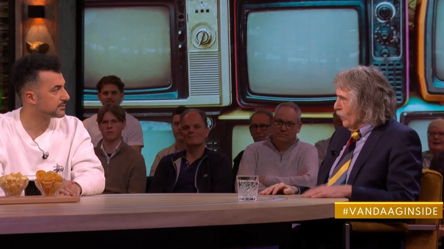 Johan Derksen grijpt in bij Eus: 'Beetje onhandig gedaan'