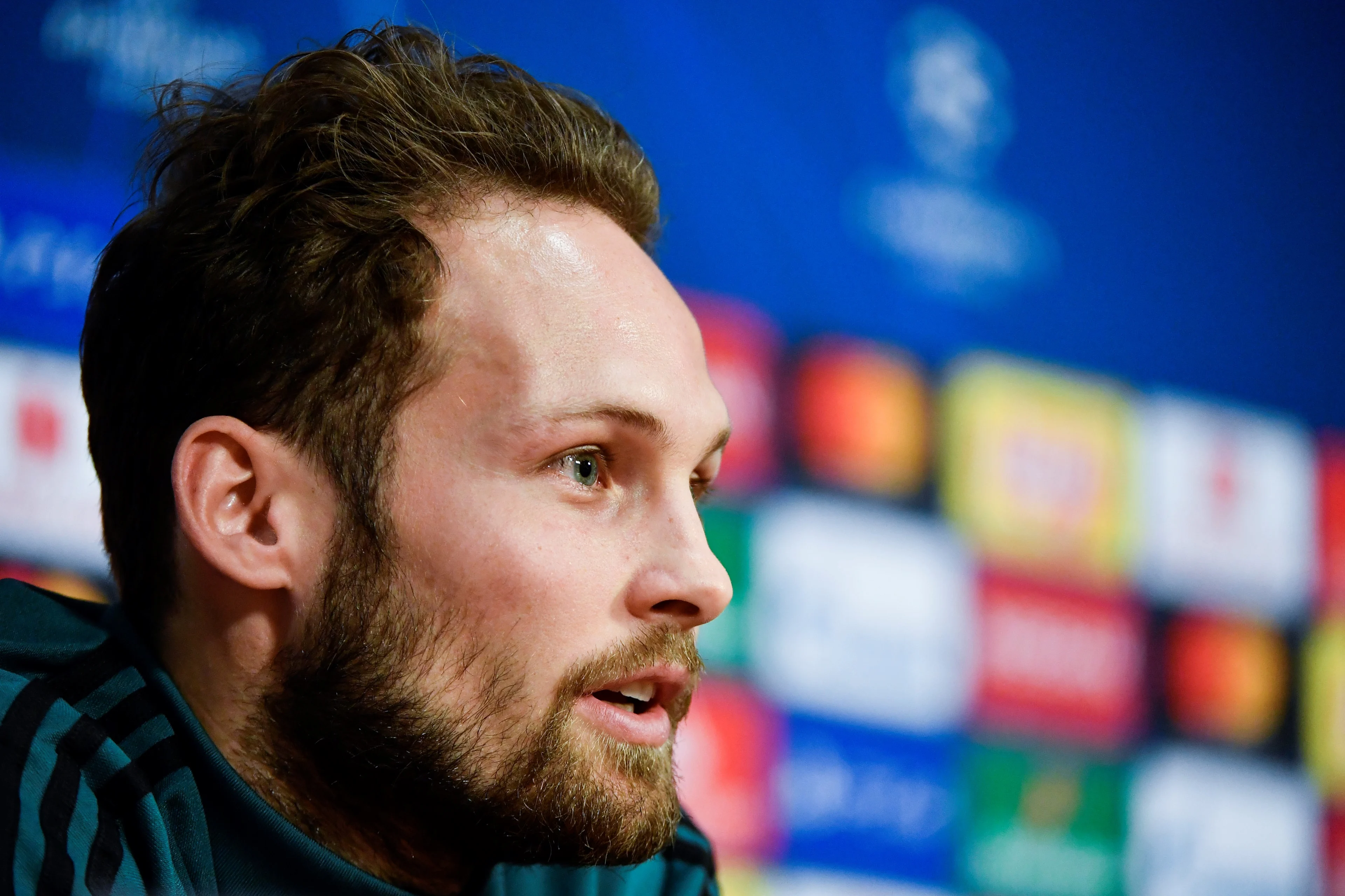 Ajax-spelers verrassen kinderen in ziekenhuis