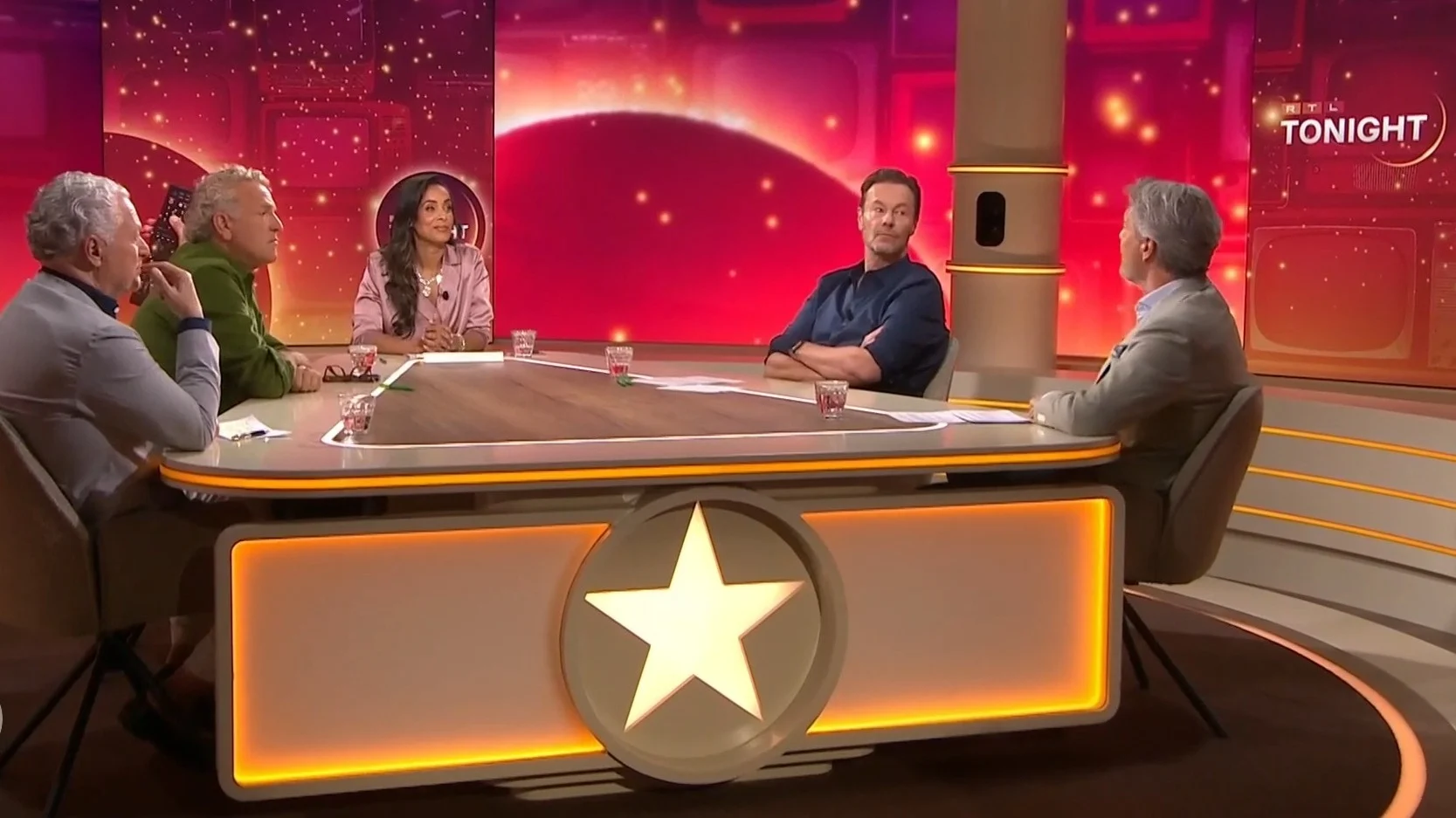 Stevige kritiek op nieuwe talkshow RTL Tonight: 'Rommelig'