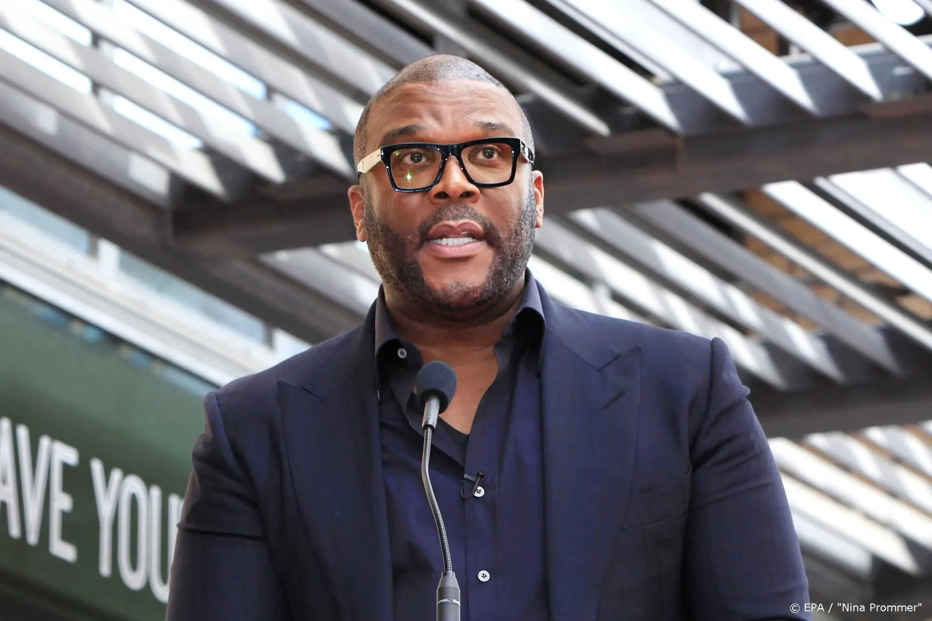 Tyler Perry roept Amerikanen op te stoppen met plunderen