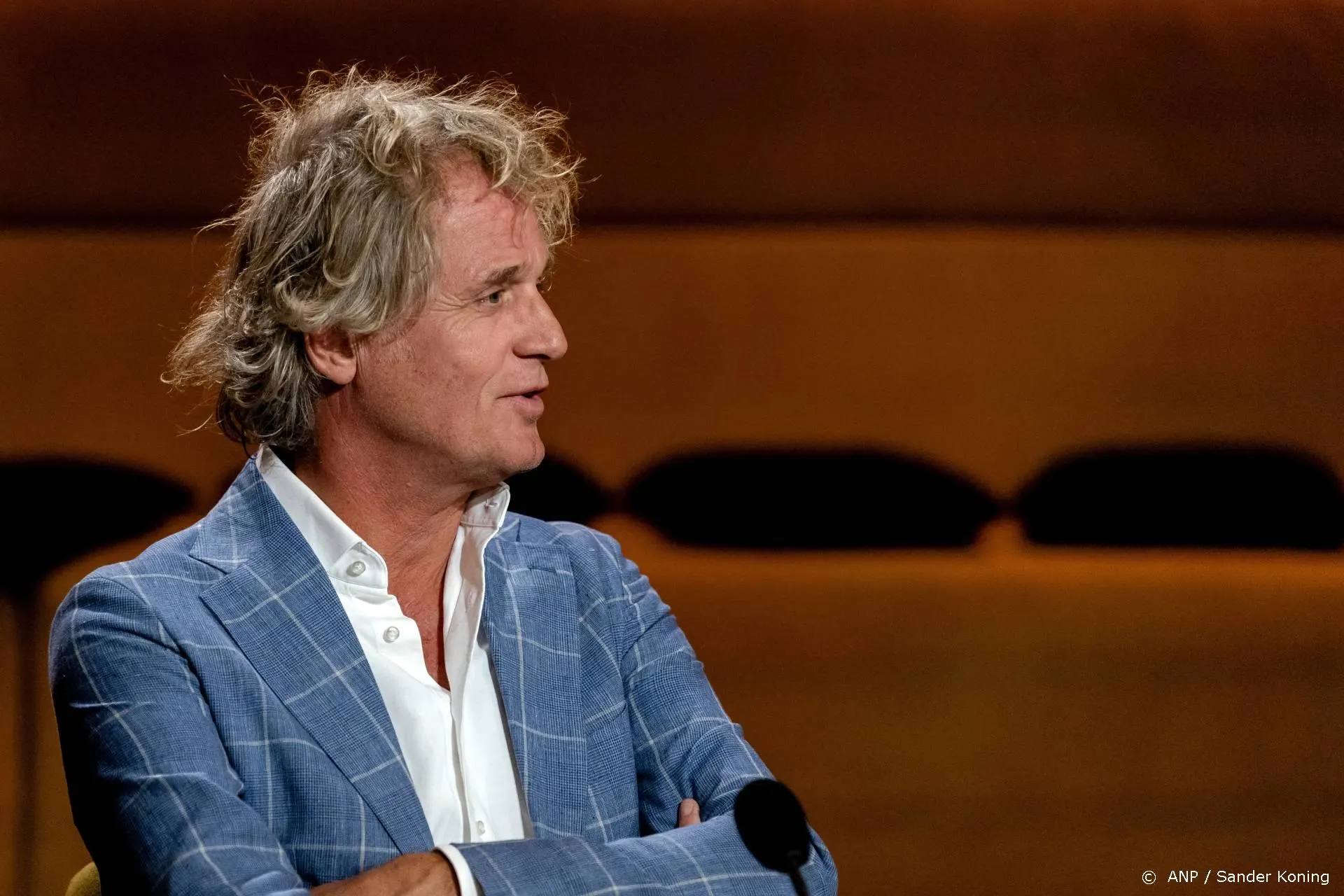 Jeroen Pauw krijgt eerste coronaprik