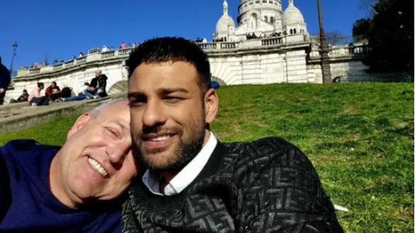 Gordon herenigd met nieuw liefje en leert hem ZO Nederlands