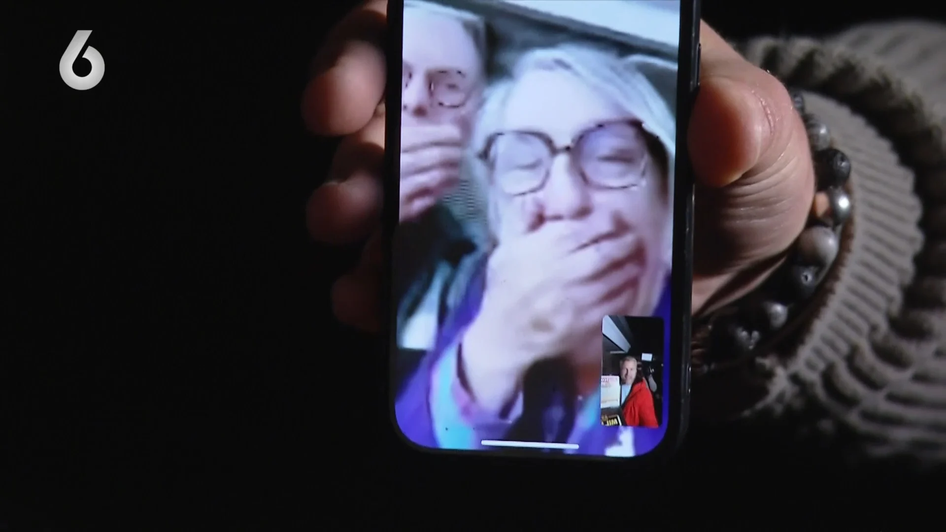 Thuiswinnaars horen via FaceTime dat ze 888.000 euro hebben gewonnen! (Postcode Loterij Miljoenenjacht)