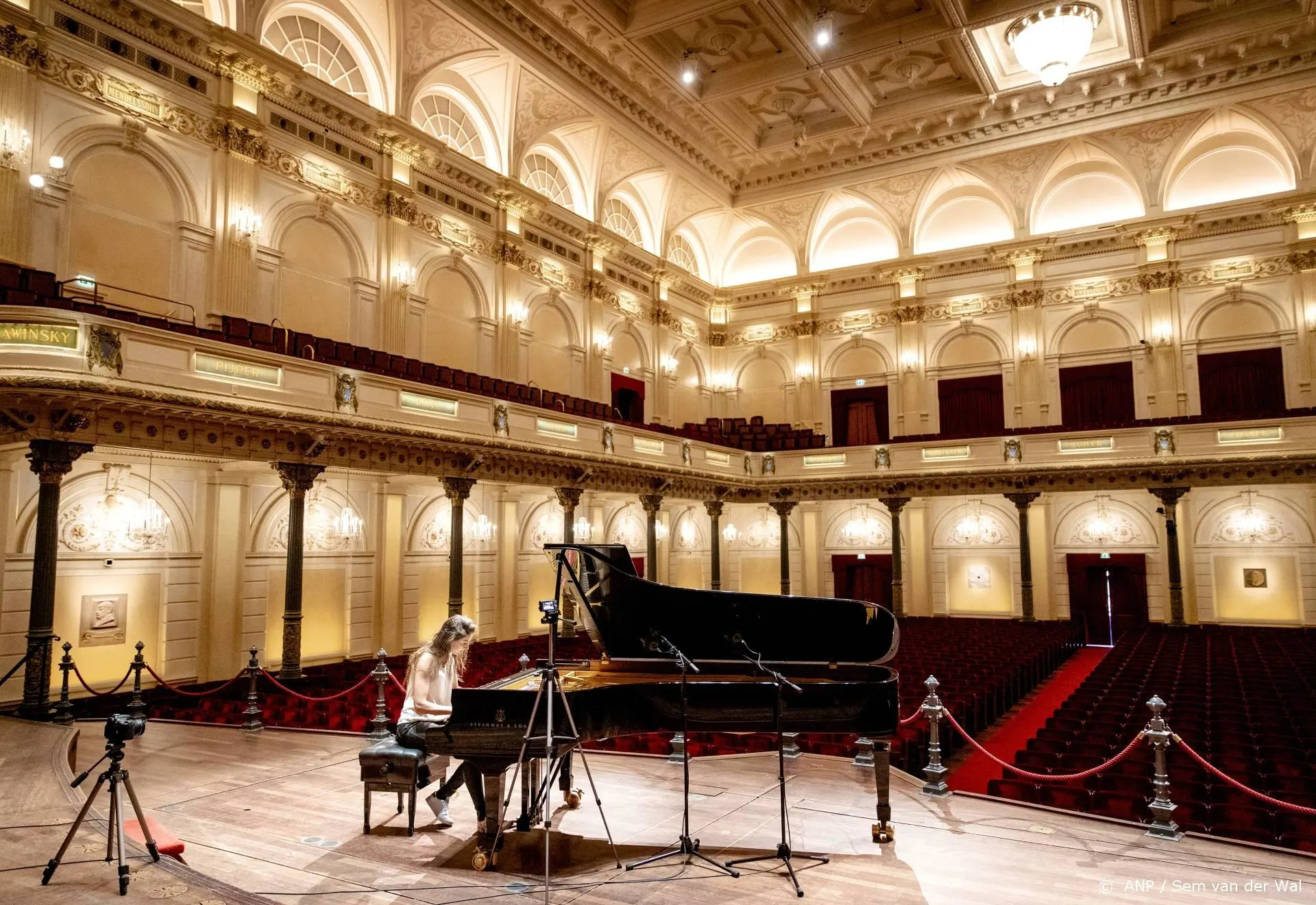 Pianist Iris Hond doet tien concerten in Concertgebouw