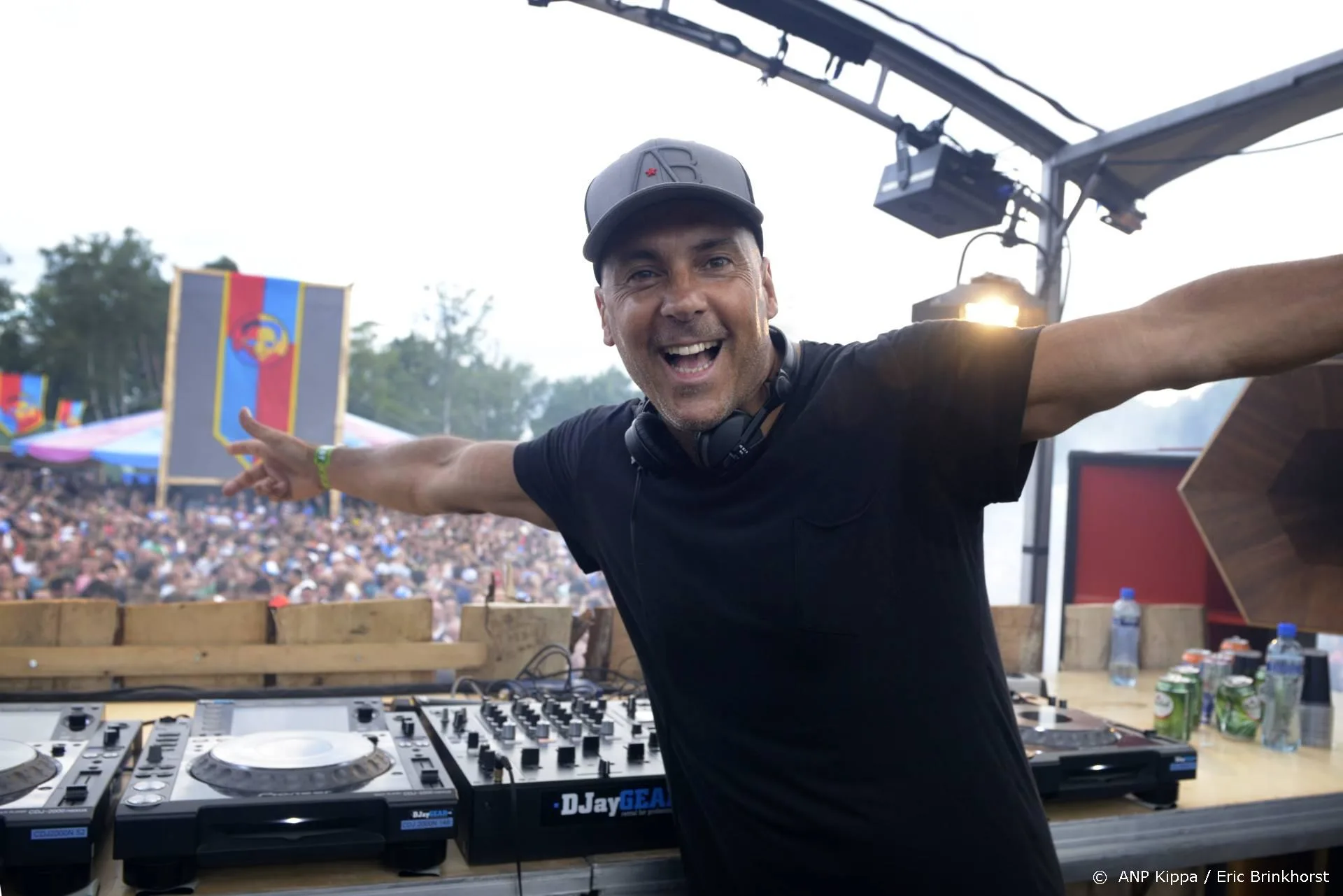 DJ Mental Theo moet zijn zoontje missen