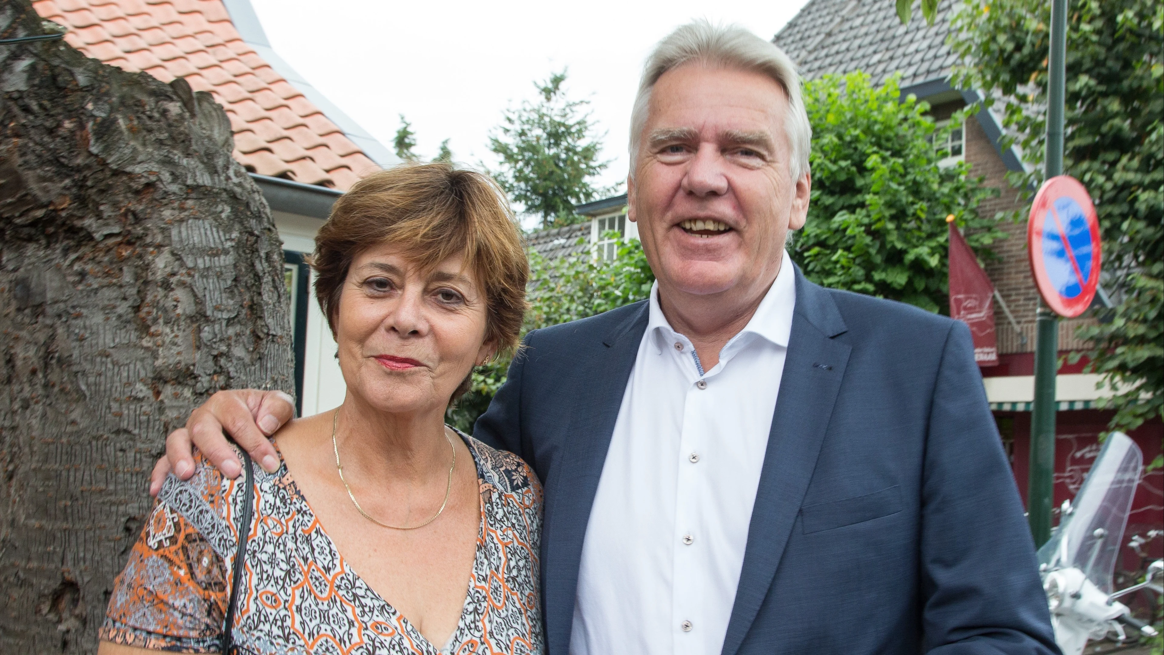 Man Rita Verdonk schopt demonstrant