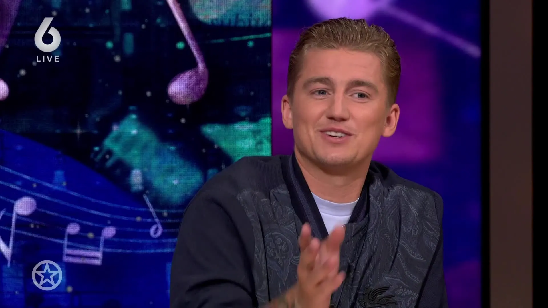 Zo reageerde Monique op nieuw kapsel André Hazes