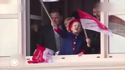 Tweeling van Albert en Charlene in uniform op balkon