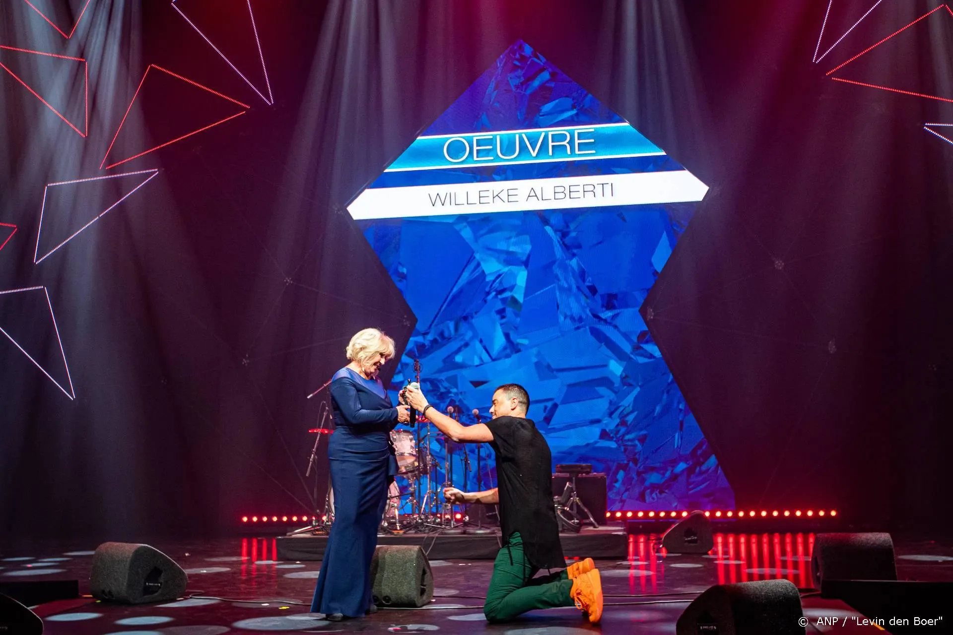 Dinand Woesthoff op zijn knieën voor 'icoon' Willeke Alberti