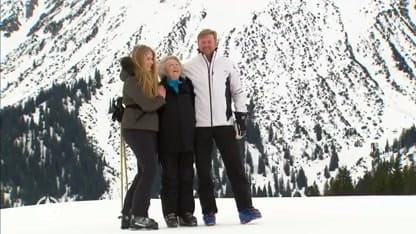ZIEN: Koninklijke familie straalt in de sneeuw