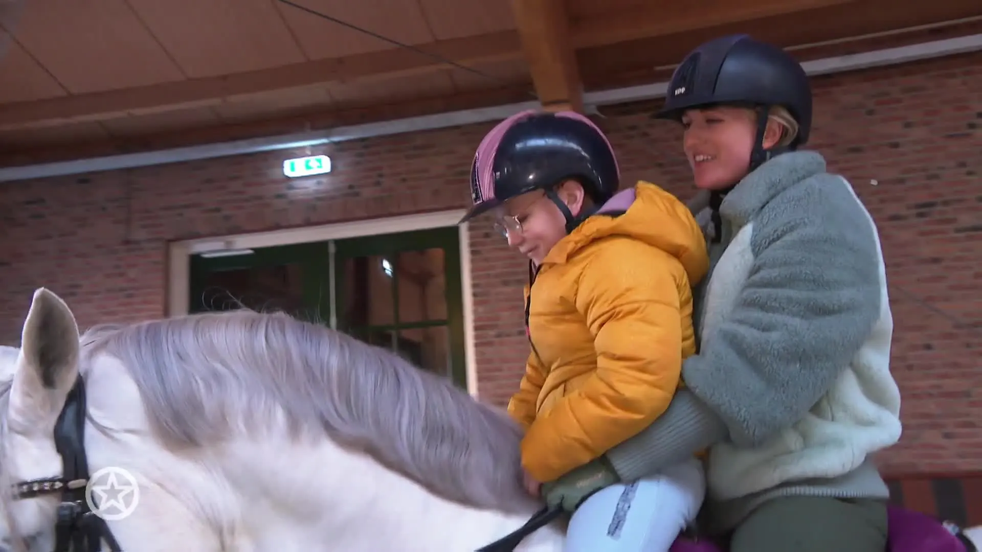 Britt Dekker verrast ernstig zieke Floor