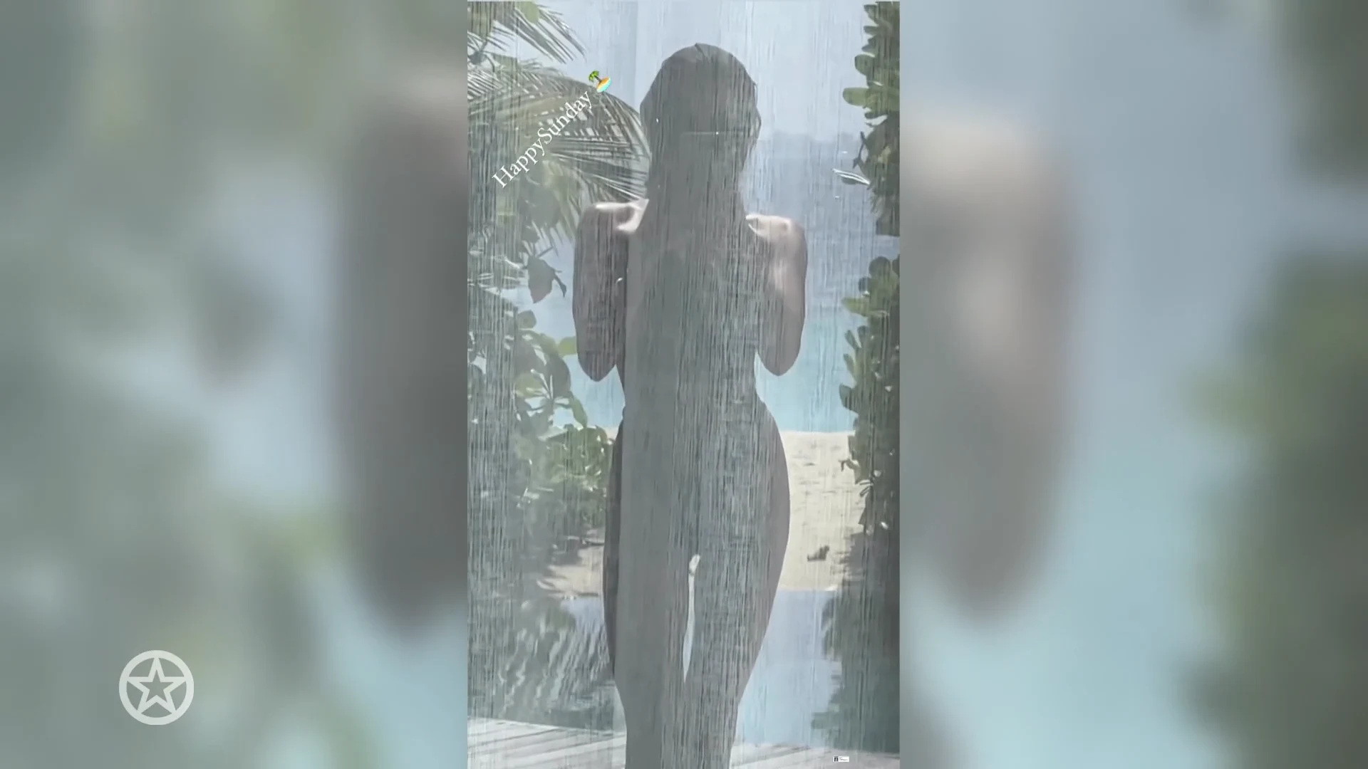 Sexy Sylvie uit de kleren