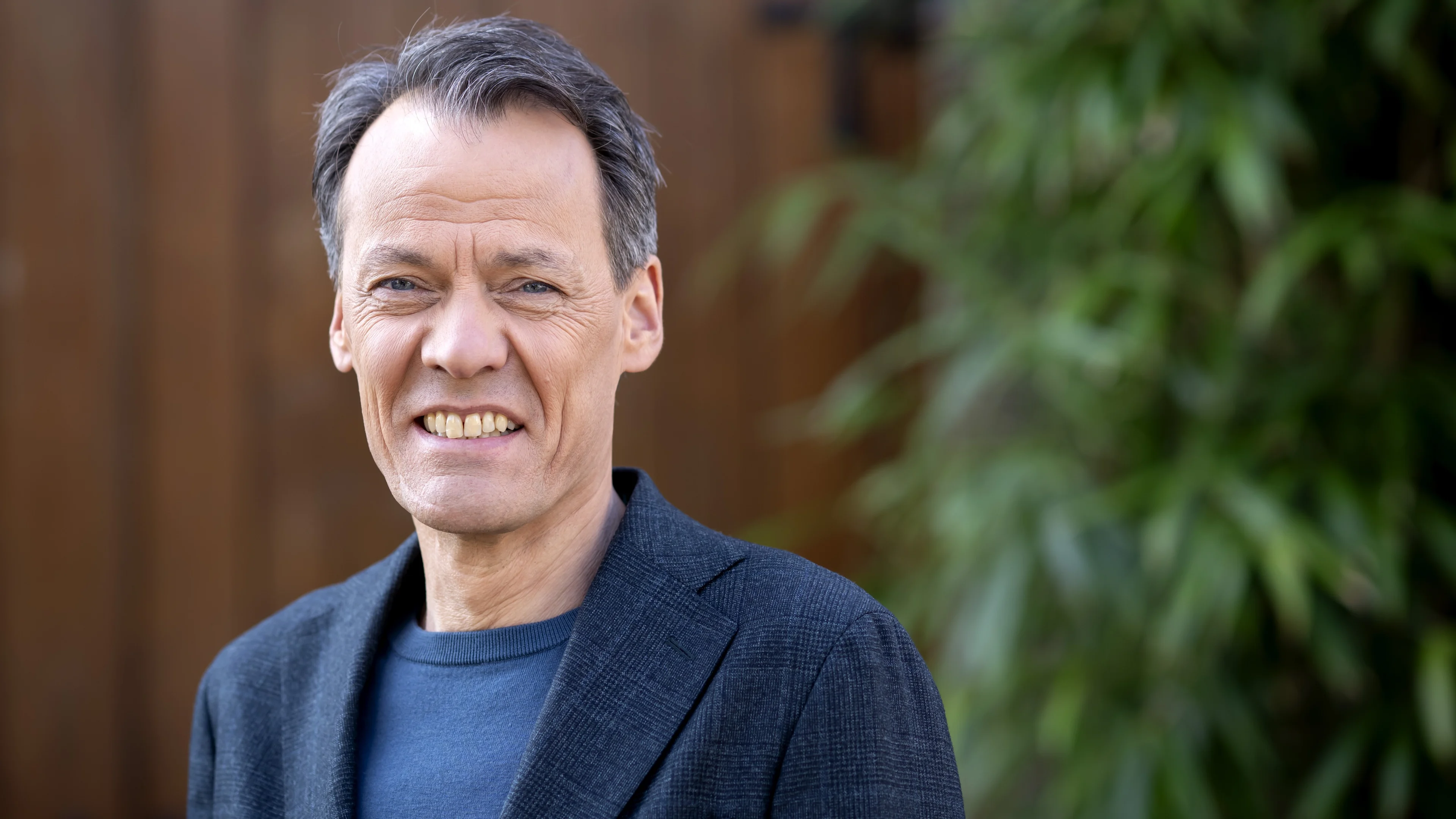 EO-presentator Tijs van den Brink verrast met rigoureus besluit