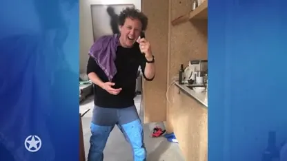 Jochem Myjer heeft ongelukje in de keuken