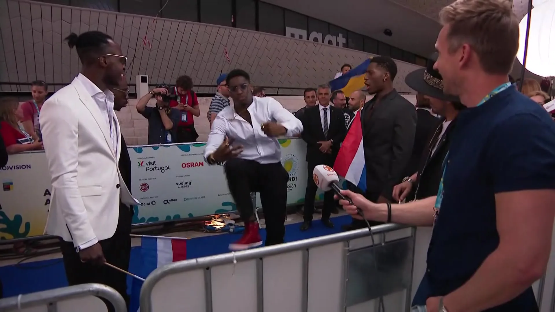 ZIEN: De dansers van Waylon leggen Krumping uit