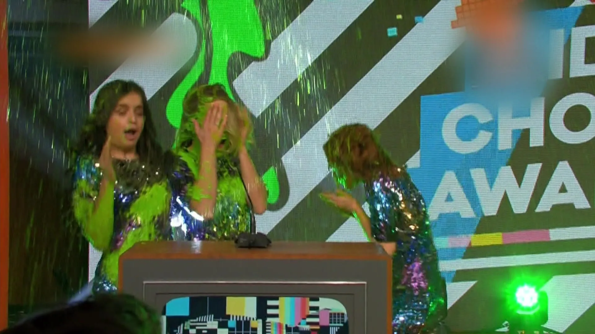 Award voor Ronnie Flex, slijm voor K3