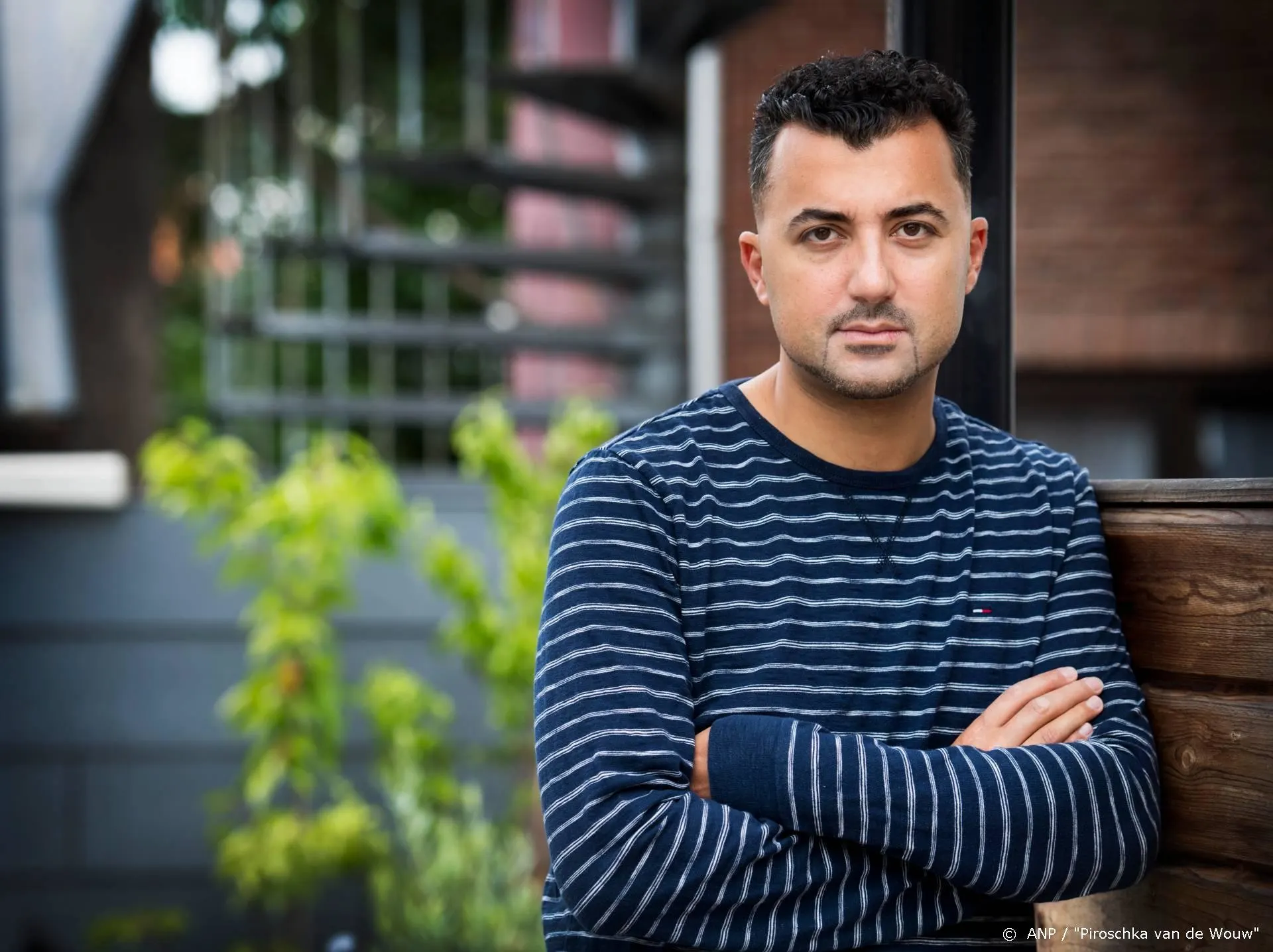 Matthijs van Nieuwkerk neemt plaats in kappersstoel van Eus