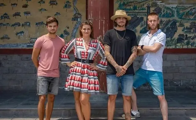 'Twee mollen in Wie Is De Mol?'