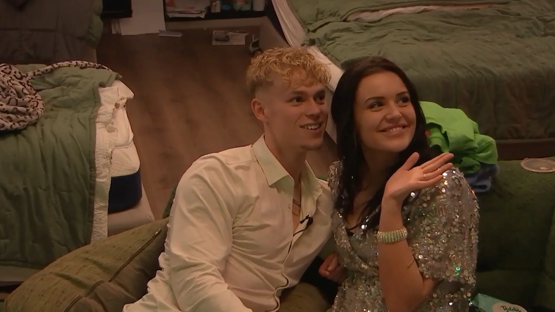 Floris en Senna maken het officieel: "wil je mijn vriendin zijn?"