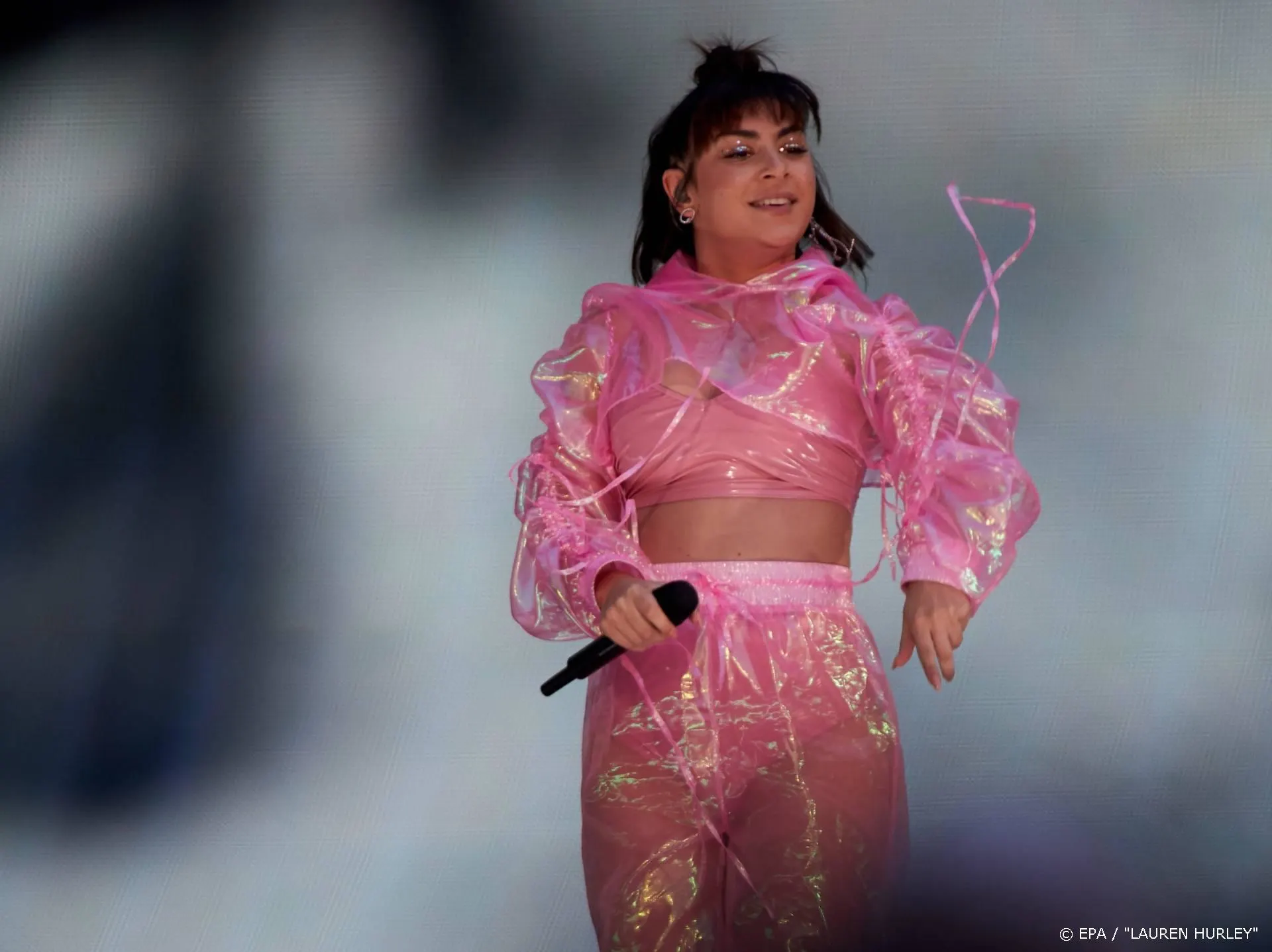 Charli XCX beschuldigt Brit Awards van seksisme