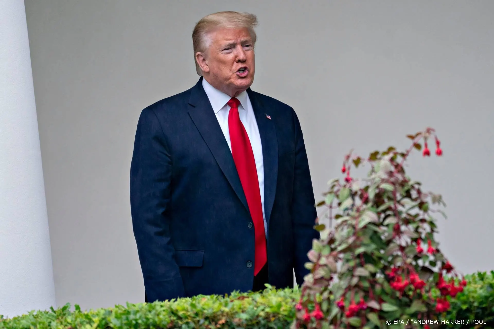 Weduwnaar vraagt Twitter om aanval Trump op tv-host te deleten