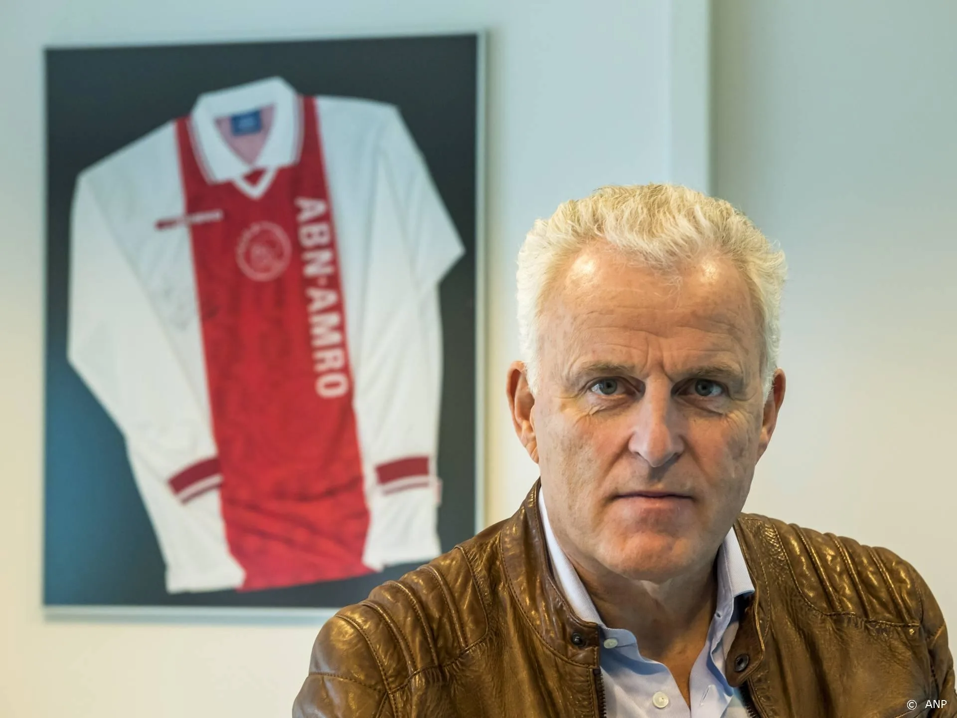Ajax staat stil bij overlijden De Vries: je zal gemist worden
