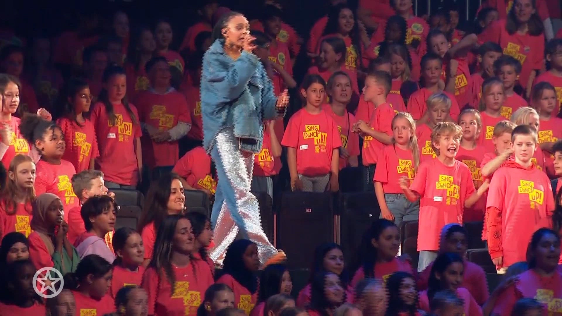 Zoe Livay hint op nieuwe muziek