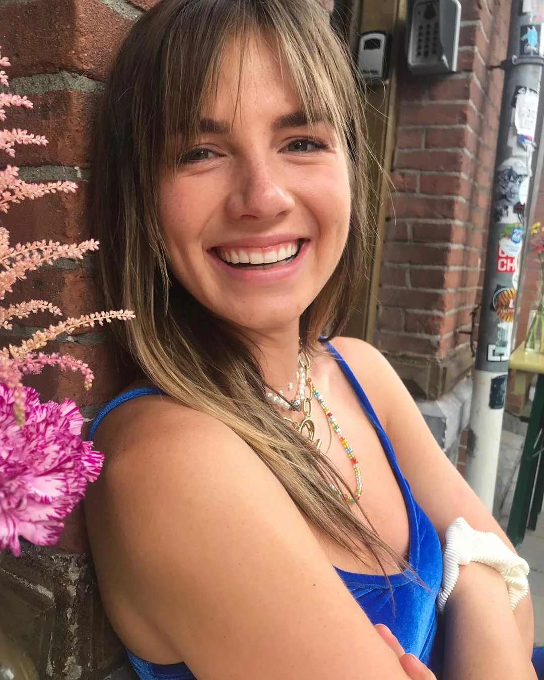 AU! Maan loopt blauwtje op straat