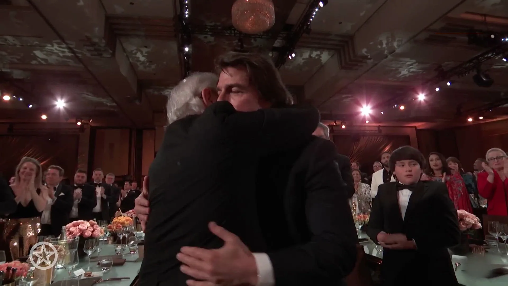 Tom Cruise emotioneel bij ontvangst ere-Oscar