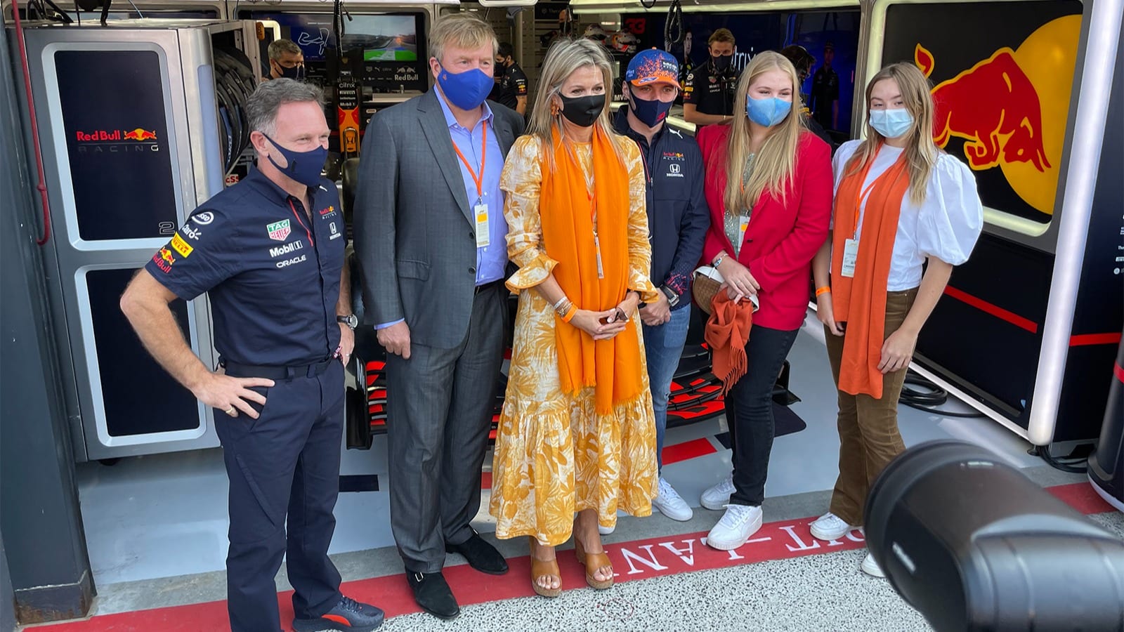 Dochters koningspaar ontmoeten Max Verstappen in Zandvoort