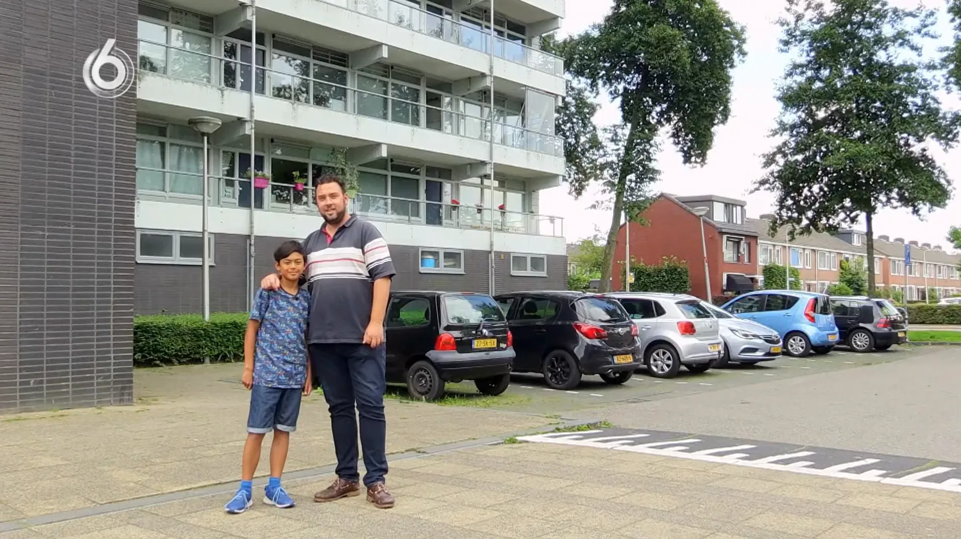 Steenrijk, Straatarm-kijkers geëmotioneerd door vader Luis