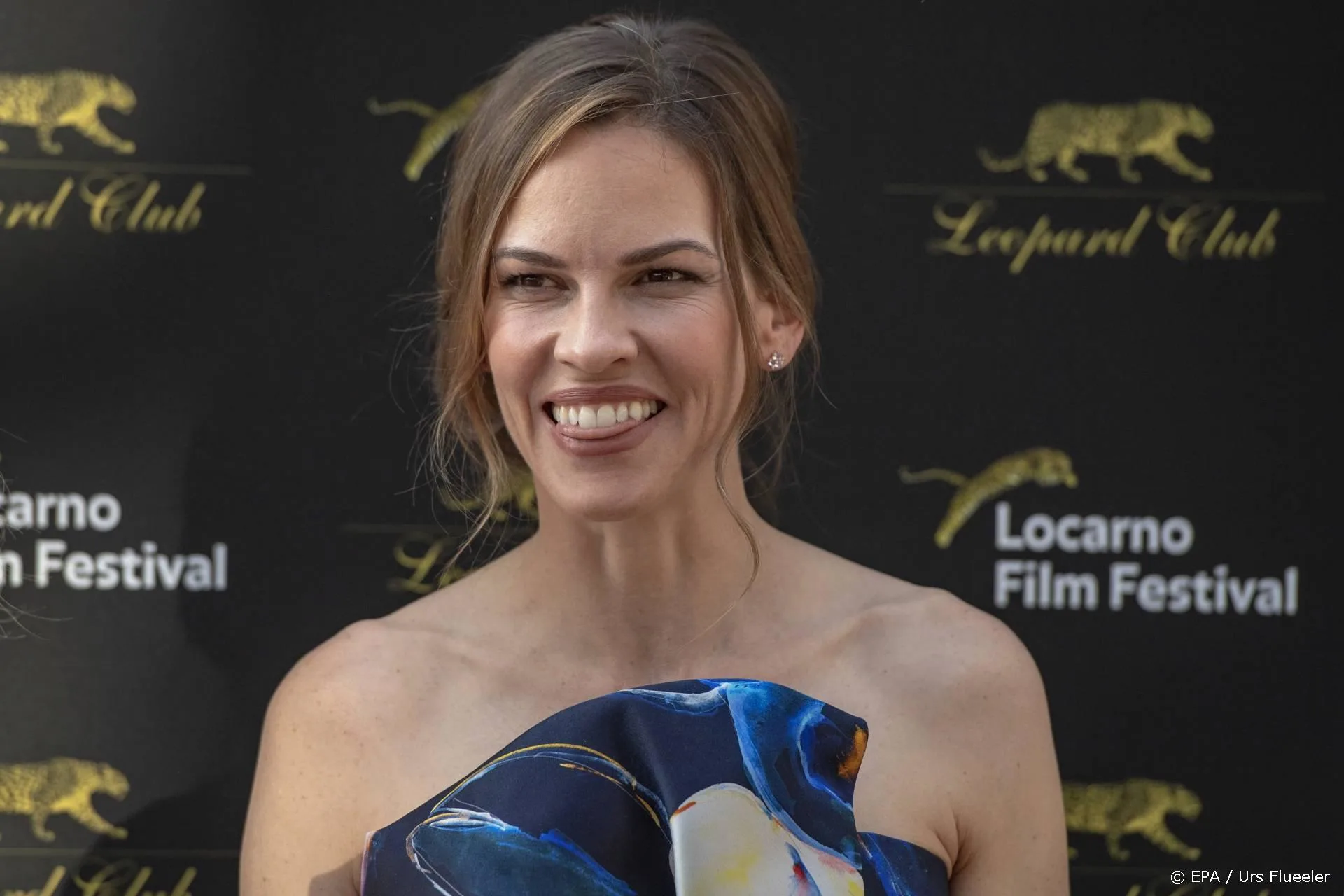 Hilary Swank klaagt verzekeraar aan na weigering vergoeding