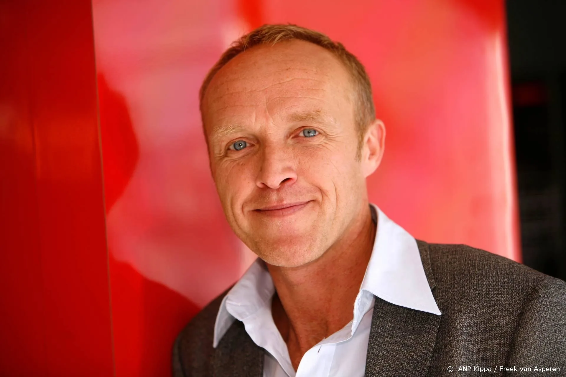 Stef Bos bekroond met Veronica Top 1000 Allertijden Award