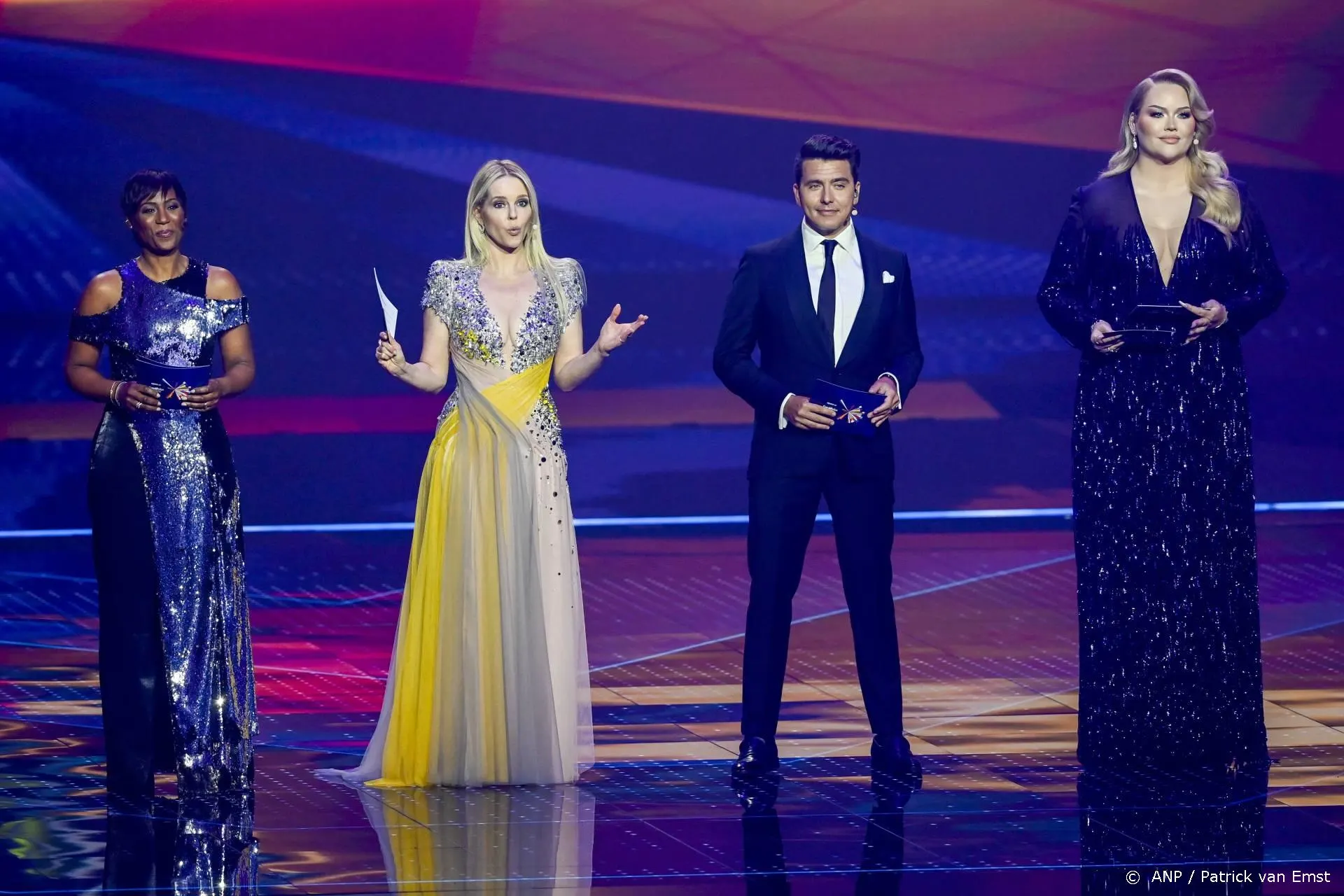 ZIEN: De finale-jurken van Chantal, Edsilia en Nikkie