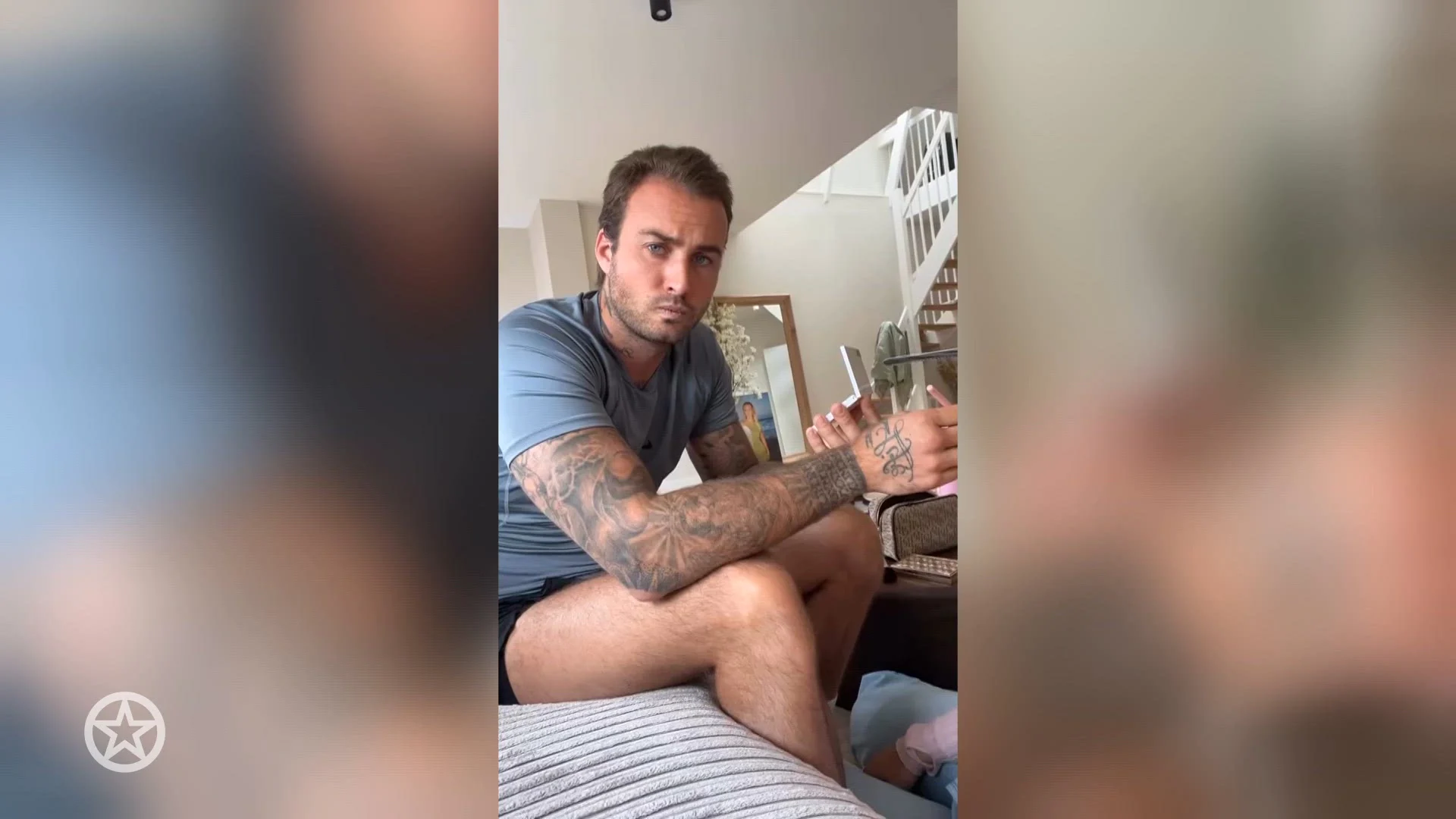 Dave Roelvink doet de make-up van Marijn Kuipers