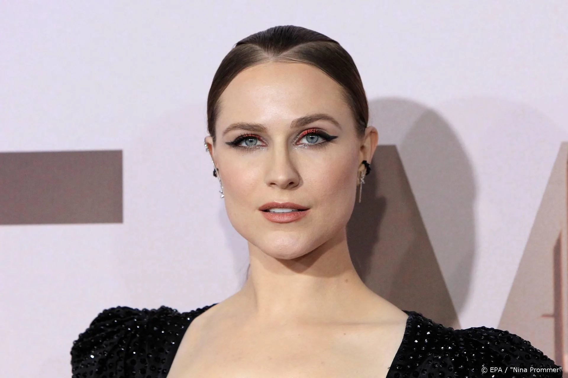 Evan Rachel Wood is de weg kwijt in Westworld