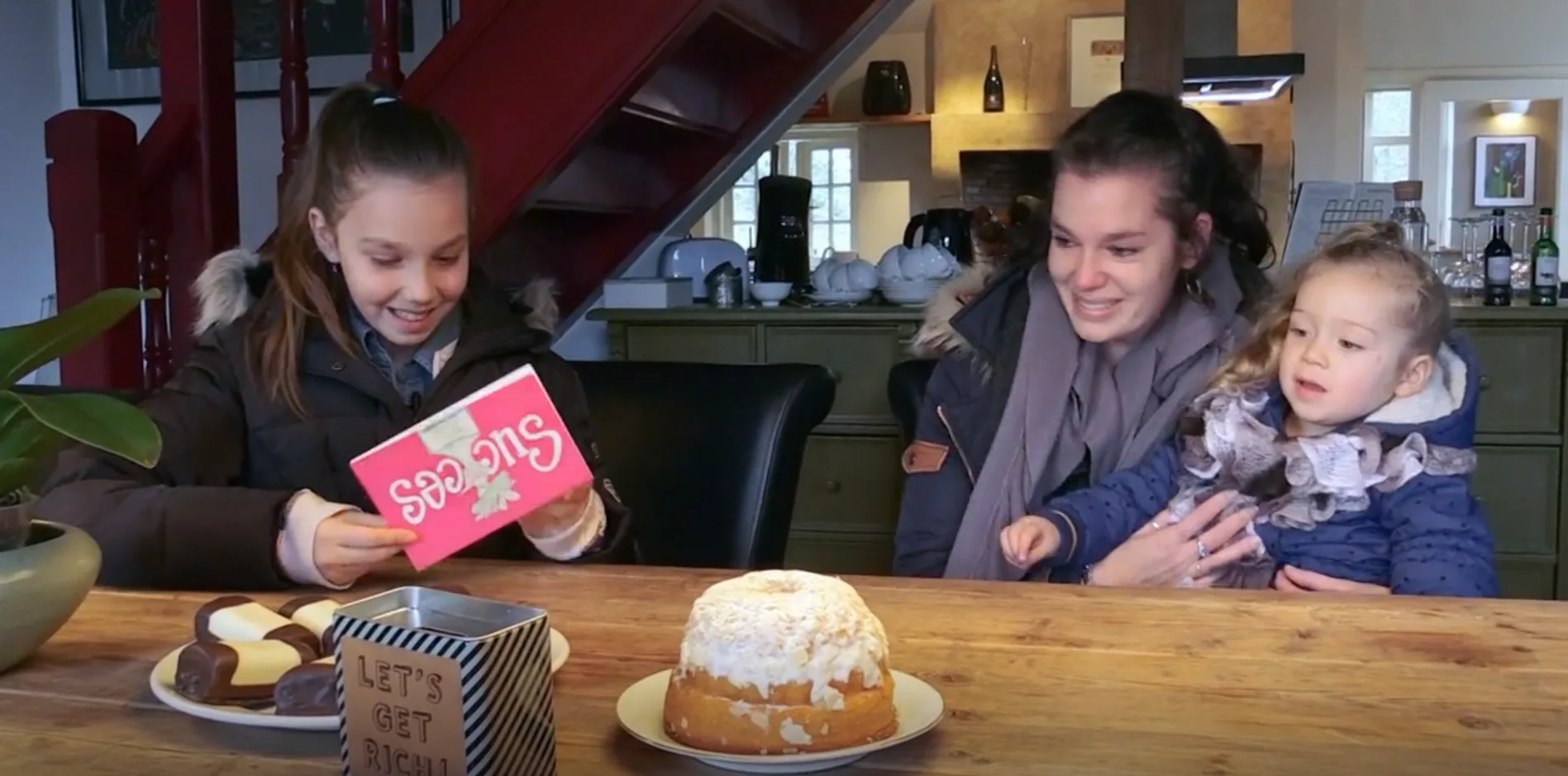 Kijkers ontroerd door Steenrijk, Straatarm