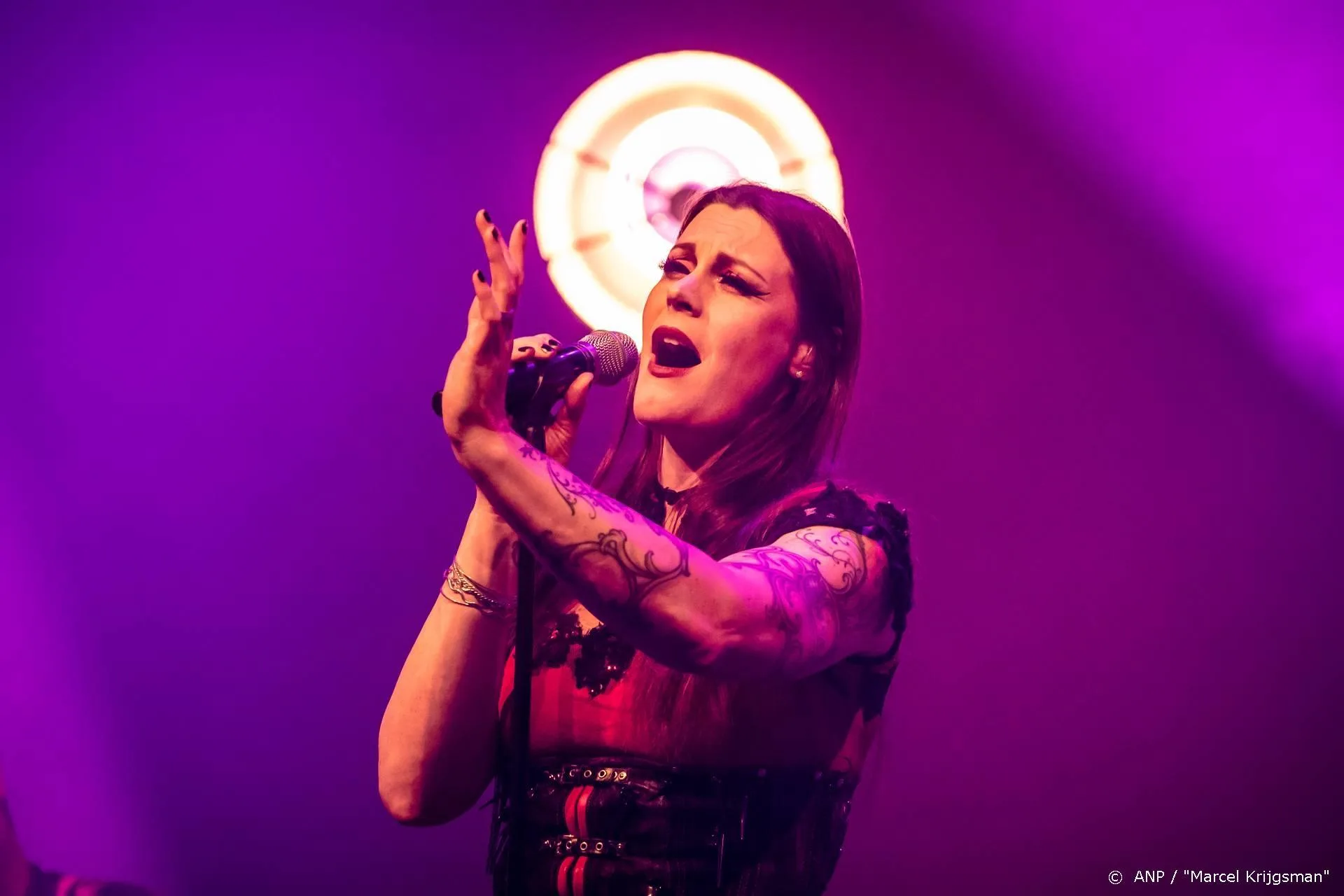 Floor Jansen trapt solotournee af in Nijmegen