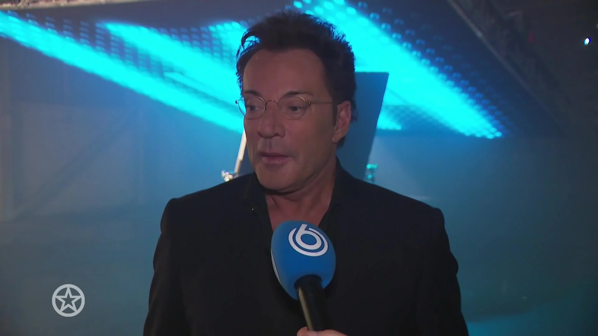 Gerard Joling bij clipopnames nieuwe hit