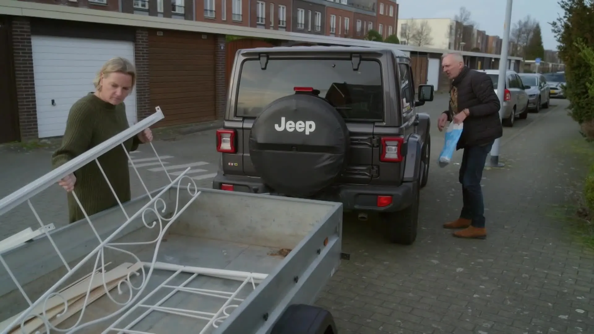 Martien heeft kortsluiting bij de aanhanger