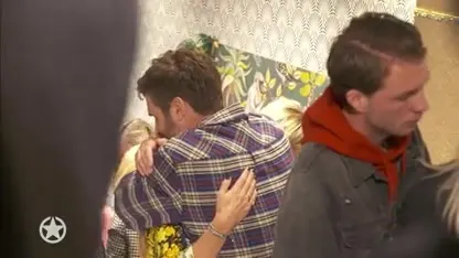 Bekende vrienden steken Monique hart onder de riem na liefdesbreuk