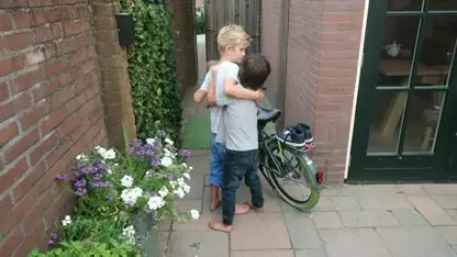 Gezin met drie kids doet mee aan Wereldreis op Wielen