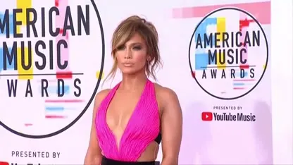 Hoera! Jennifer Lopez blaast vijftig kaarsjes uit